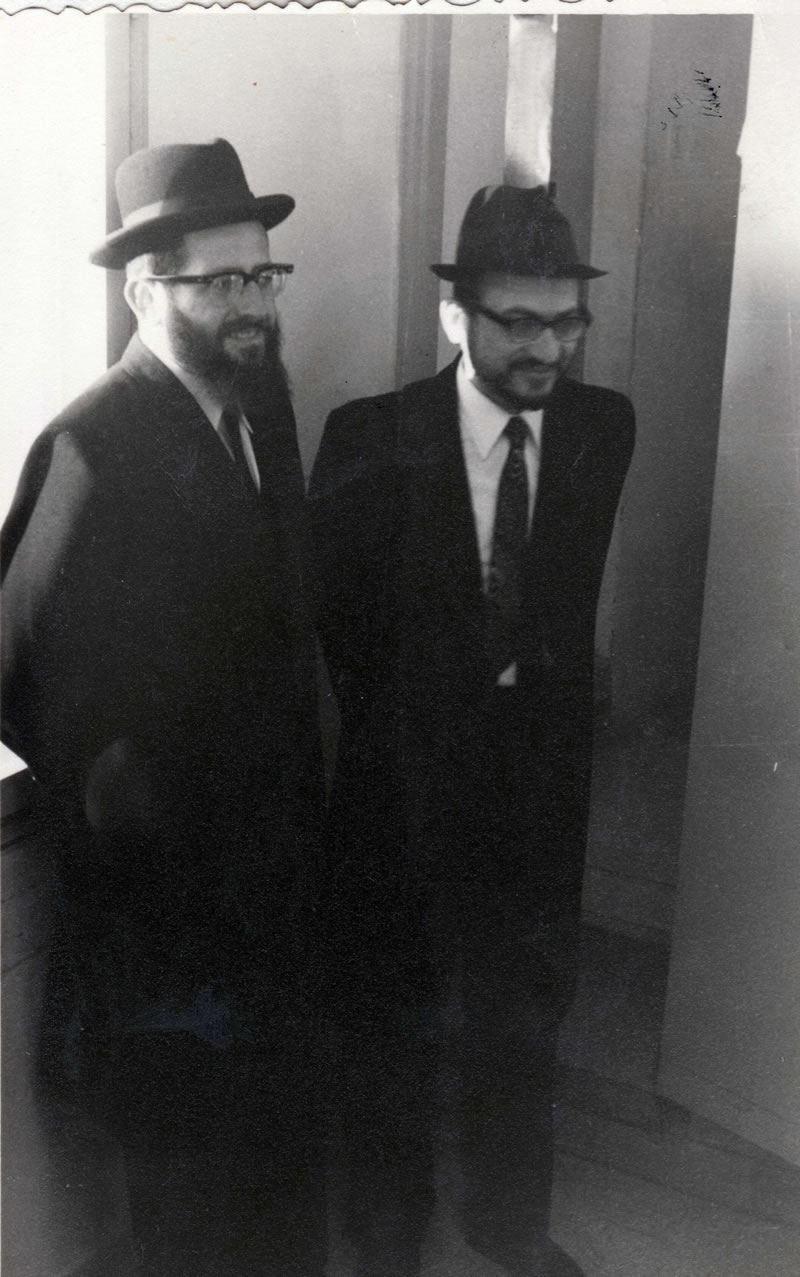 הרב שמעון וייזר עם הרב שלמה דיכובסקי